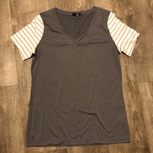 Ampersand Avenue lulu v neck top